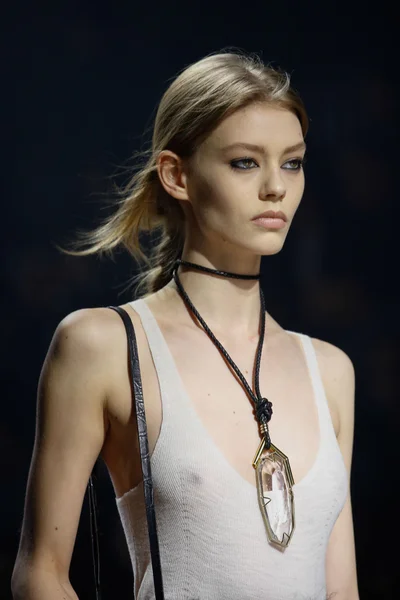 Look 25